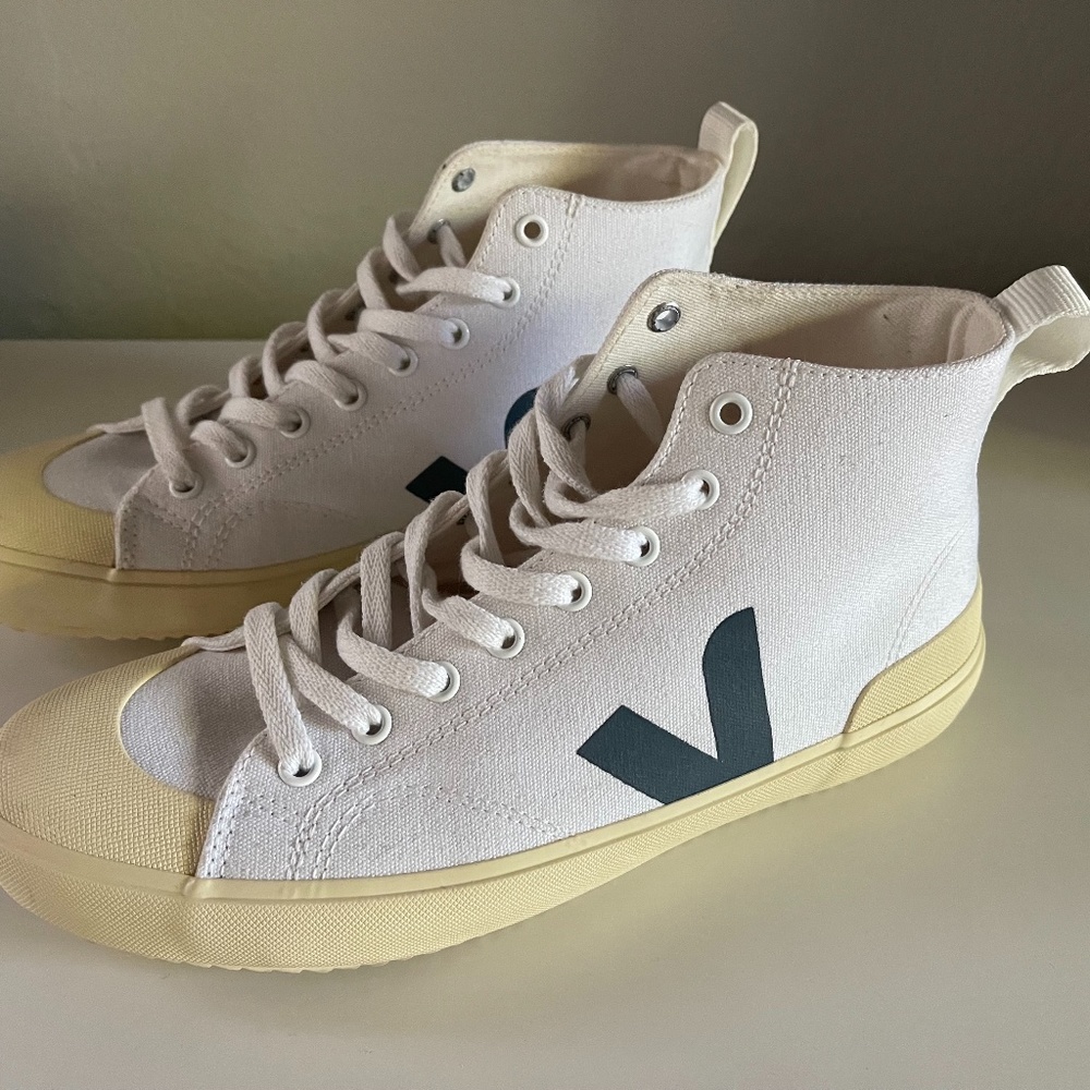 COPY - Veja High Top - Sz 9